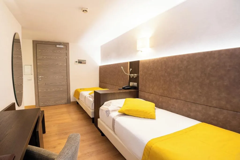 TWIN STANDARD Room, Hotel Como, Milan