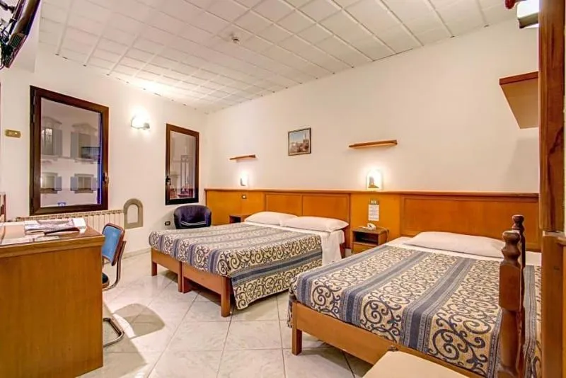 Lobby, Lorena, Florence