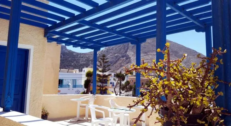 TRIPLE BASIC Room, Dilino, Santorini