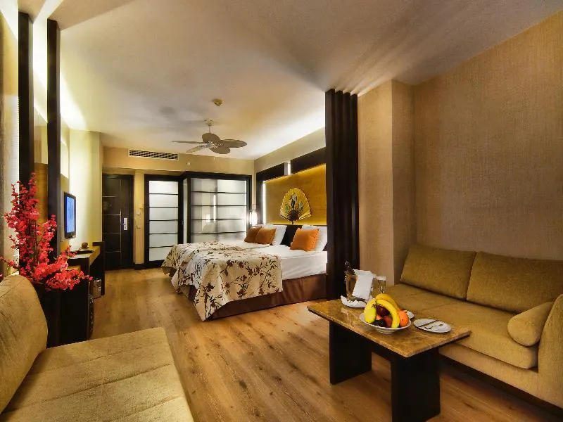 TRIPLE STANDARD Room, Limak Lara De Luxe Hotel & Resort, Antalya