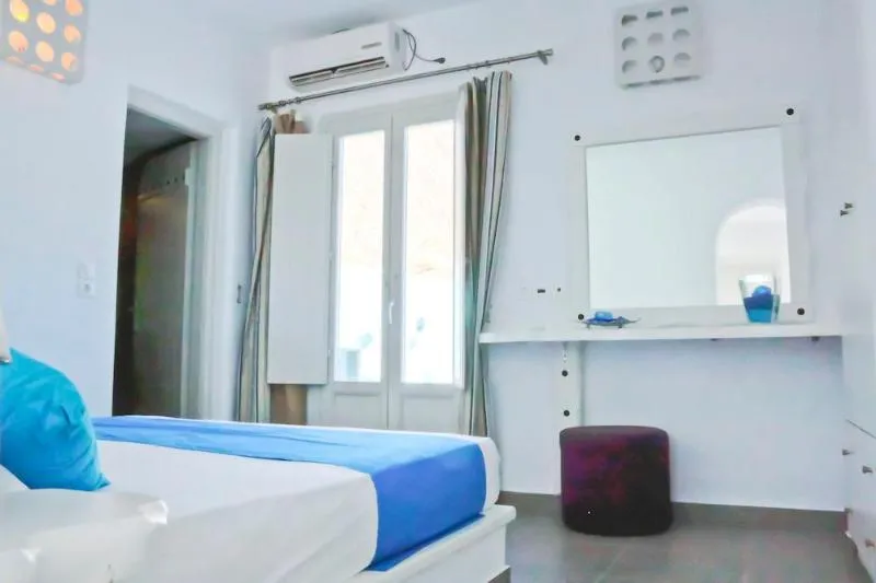 SUITE WITH JACUZZI Room, Blue Perla Elegand Suites, Santorini