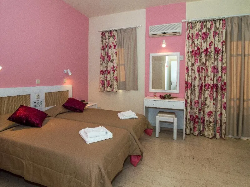 APARTMENT CAPACITY 4 ONE BEDROOM Room, Manolis Apartments, Crete