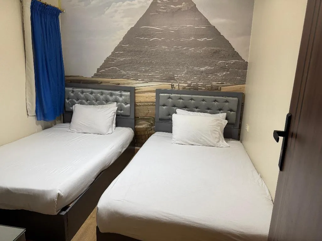 FAMILY ROOM TWO BEDROOMS TWO BATHROOMS Room, Pyramids View Inn, Cairo
