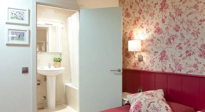 TRIPLE STANDARD Room, Hostal Matheu, Madrid