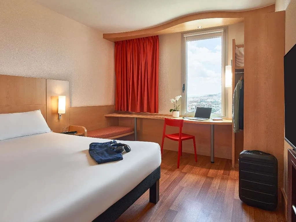 DOUBLE Accessible Room, ibis Barcelona Santa Coloma, Barcelona
