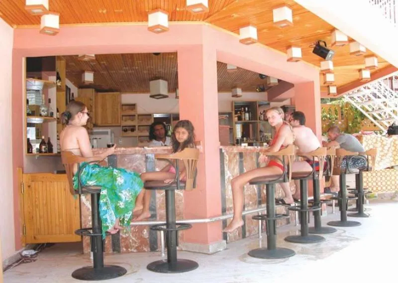Bar, Mr. Crane, Antalya