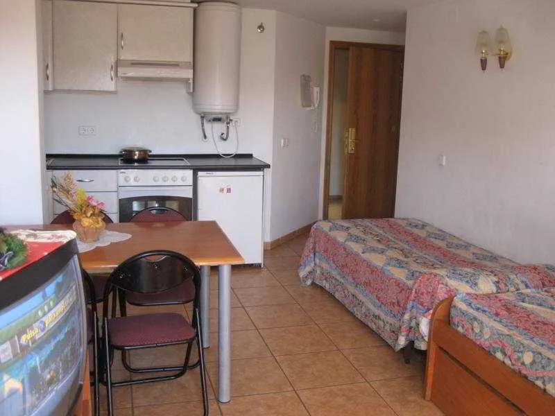 Room, Blanco y Negro, Costa Brava