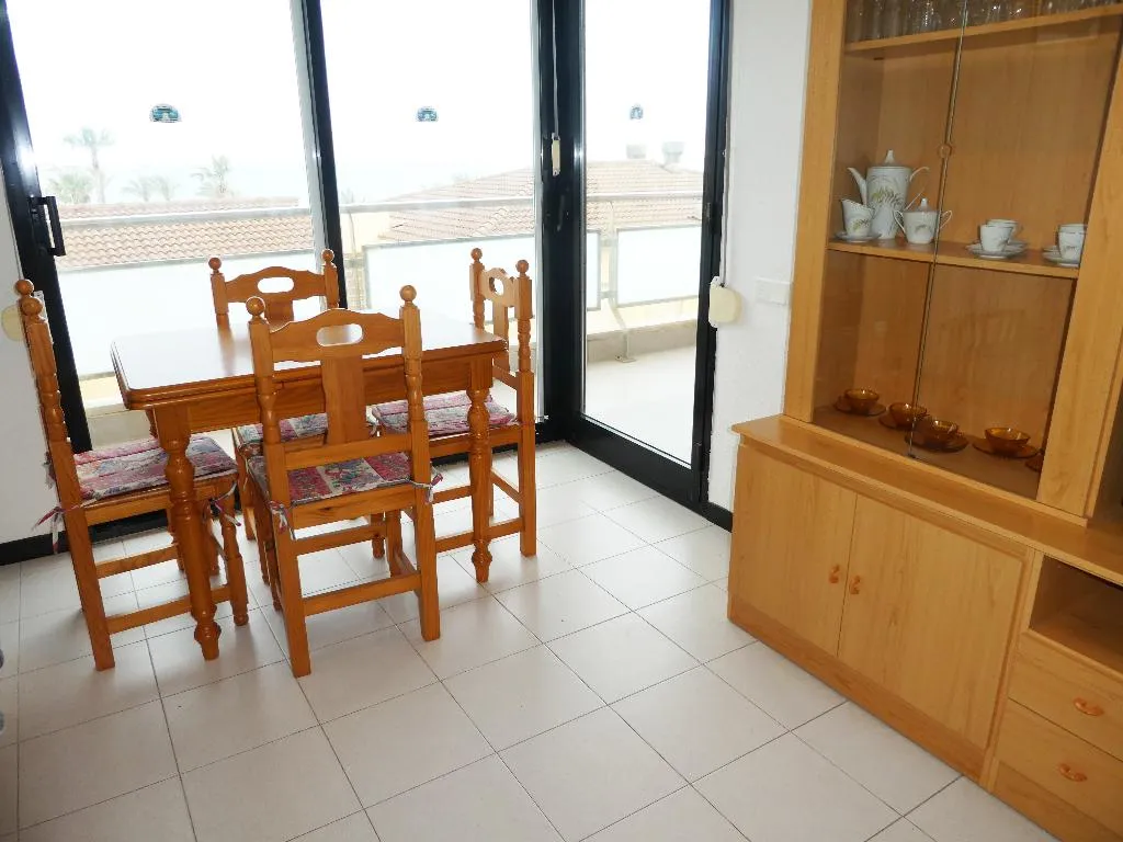 APARTMENT CAPACITY 6 TWO BEDROOMS Room, Apartamentos Surfing3000, Valencia