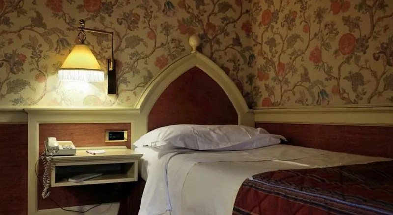 SINGLE STANDARD Room, Hotel Milano Regency, Milan