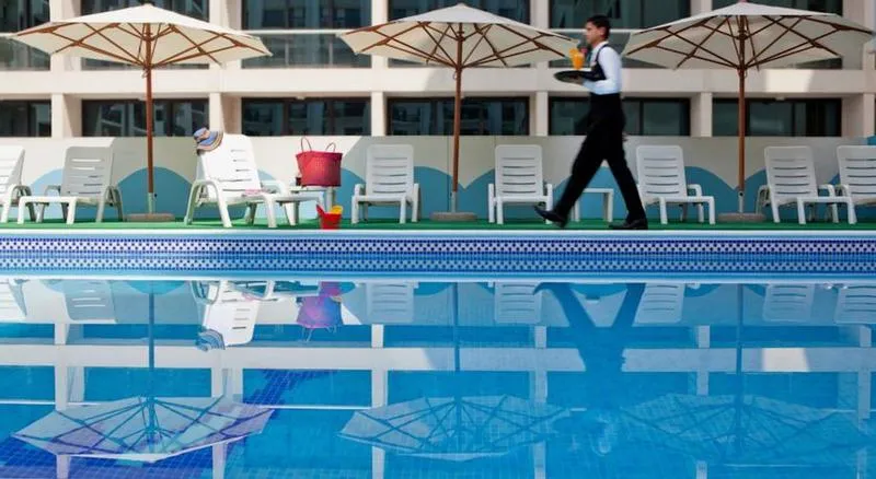 Pool, Golden Sands Hotel Apartments, Dubai