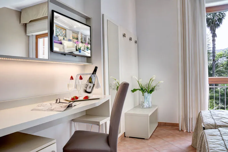 Room, Caravel, Naples
