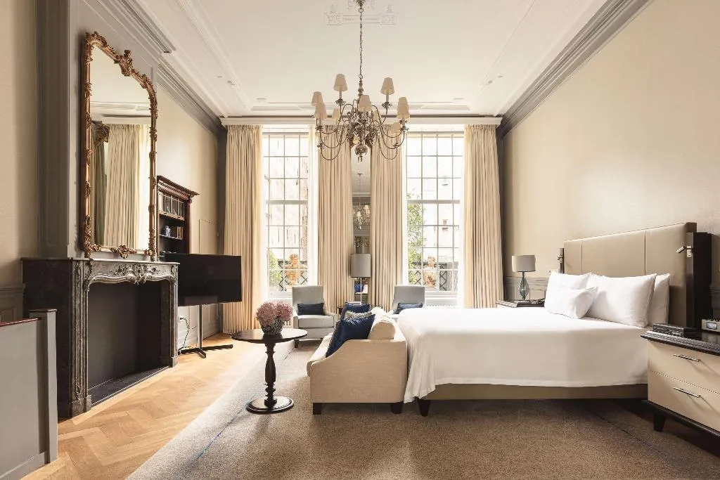SUITE STANDARD Room, Waldorf Astoria Amsterdam, Amsterdam