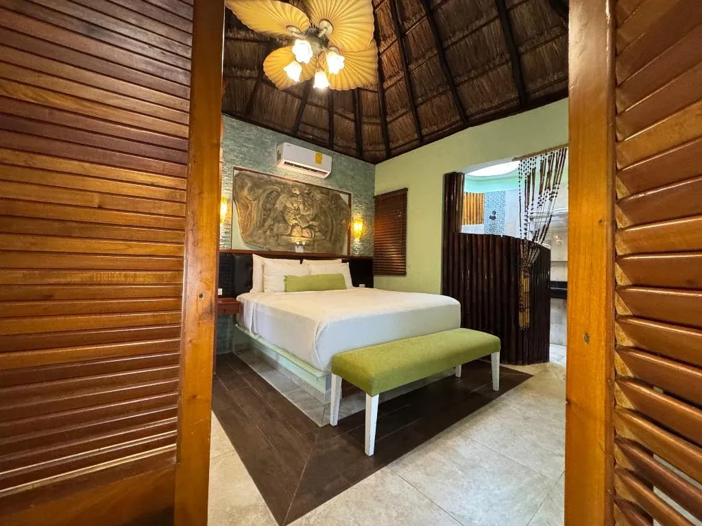 JUNIOR SUITE STANDARD Room, Cocos Cabañas, Cancun Area