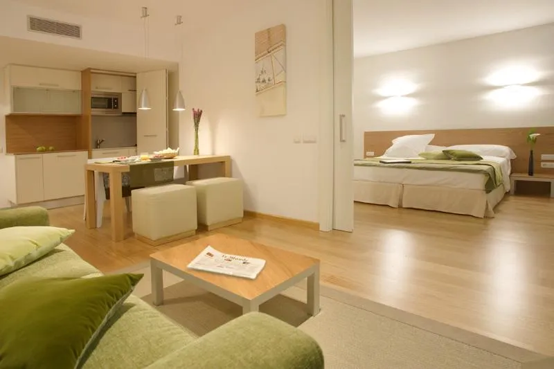 FAMILY ROOM STANDARD Room, Qgat Suites & Events, Barcelona