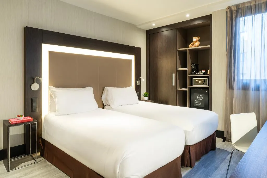 TWIN SUPERIOR Room, Novotel Madrid Center, Madrid