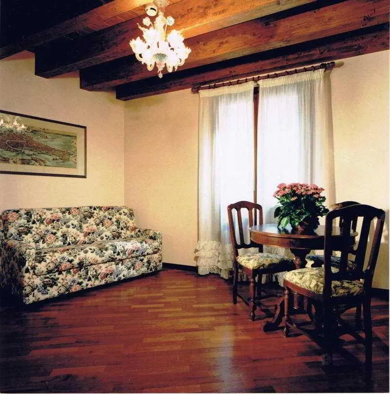 Room, Piccola Fenice, Venice