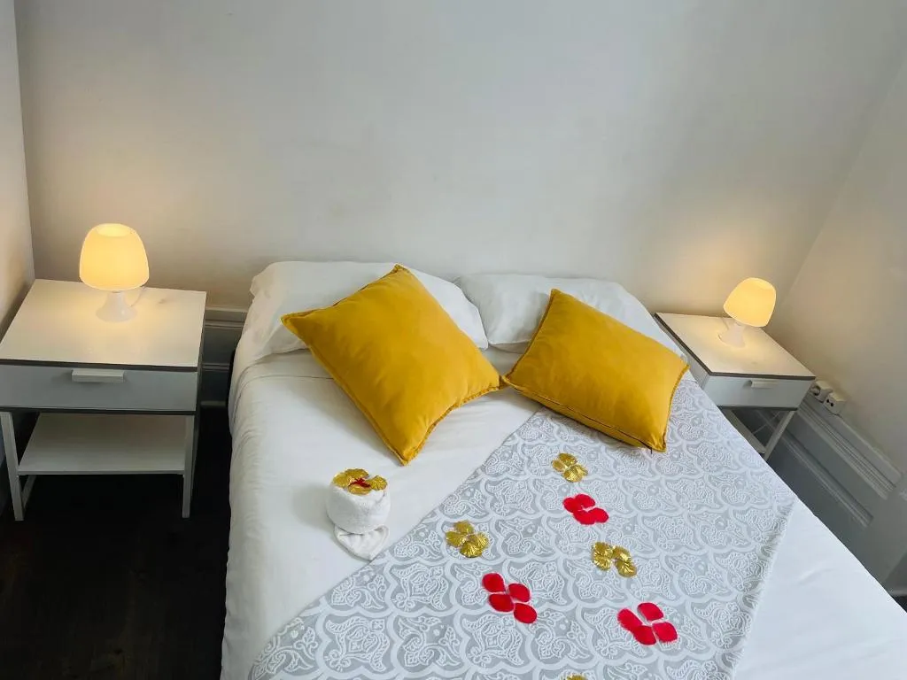 DOUBLE WITH SHARED BATHROOM Room, WW Hostel & Suites, Porto