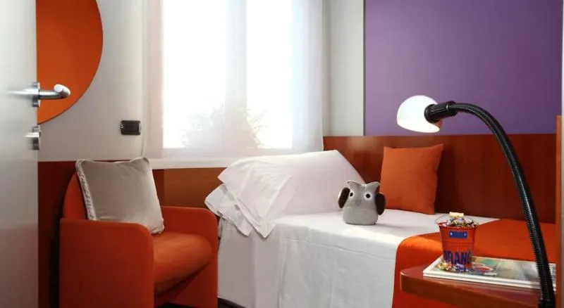TRIPLE STANDARD Room, Mediolanum, Milan