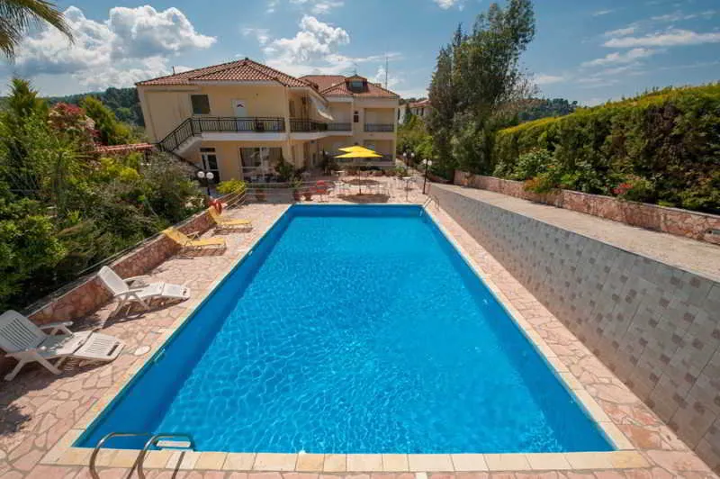 Pool, Athina, Kalamata