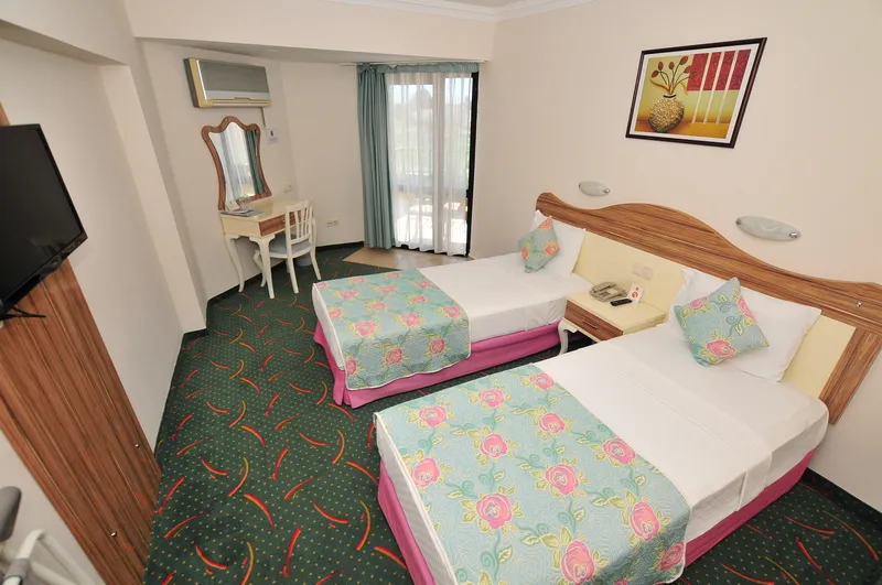 Room, Pelin, Dalaman