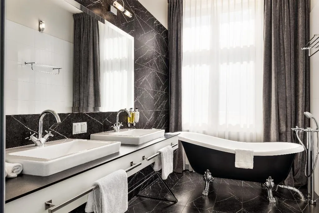 SUITE DELUXE Room, Wyndham Grand Krakow Old Town, Krakow
