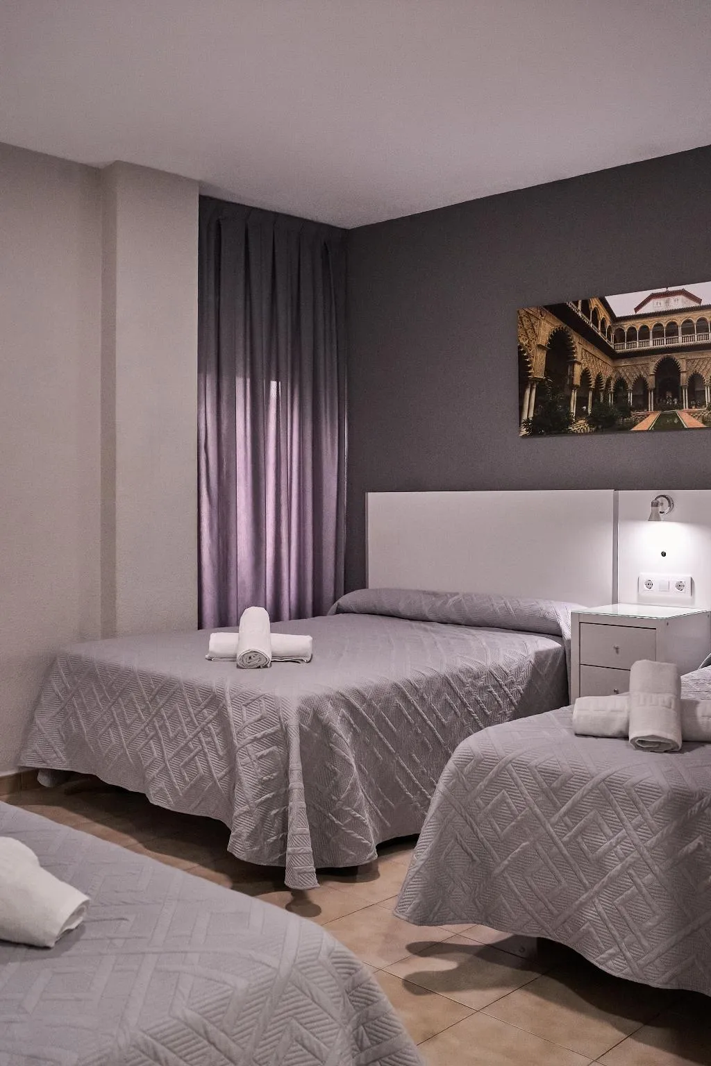 Room, Resitur, Seville