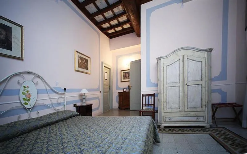 General view, La Maison dell'Orologio, Rome