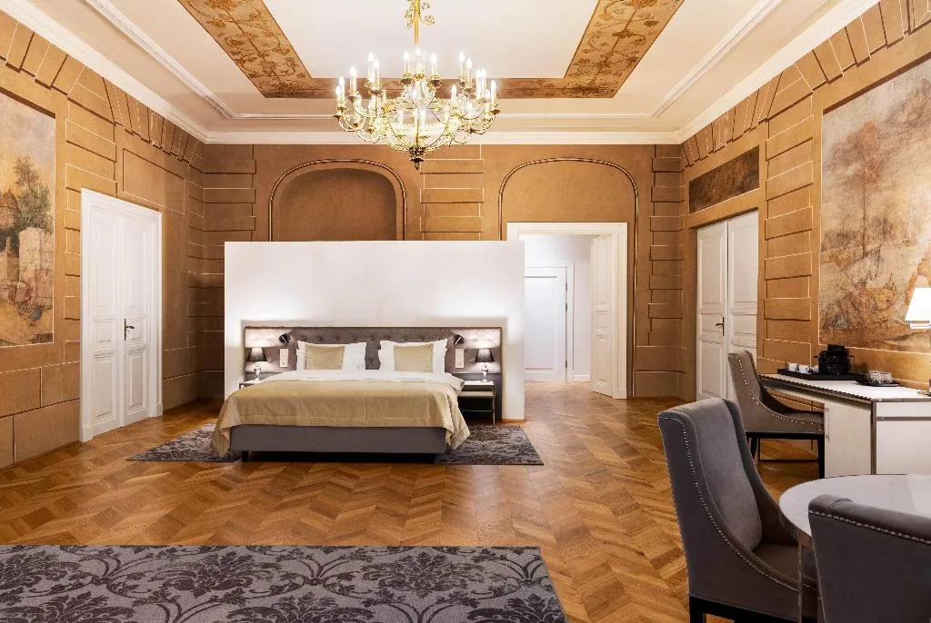 SUITE DELUXE Room, Wyndham Grand Krakow Old Town, Krakow