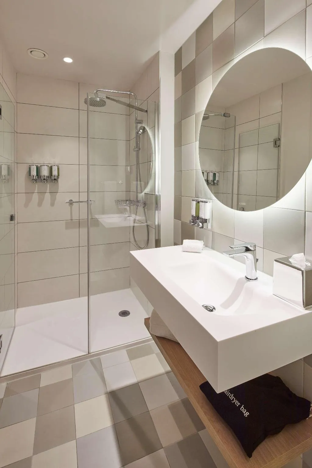 FAMILY ROOM CONNECTING ROOM Room, Hampton by Hilton Barcelona Fira Gran Via, Barcelona