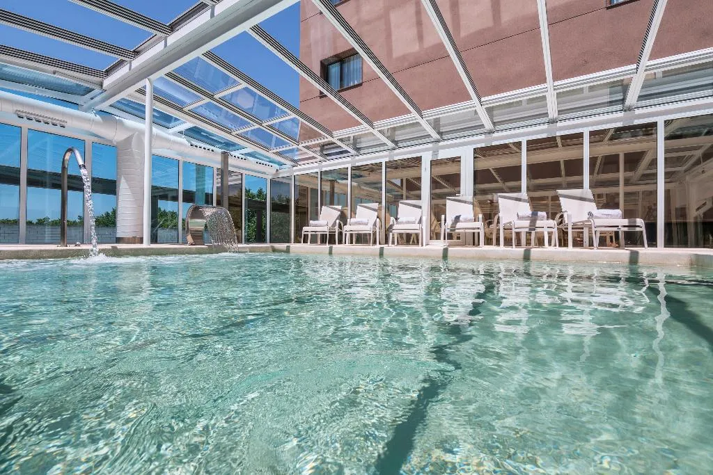 Pool, Salles Hotel Ciutat del Prat Barcelona Airport, Barcelona