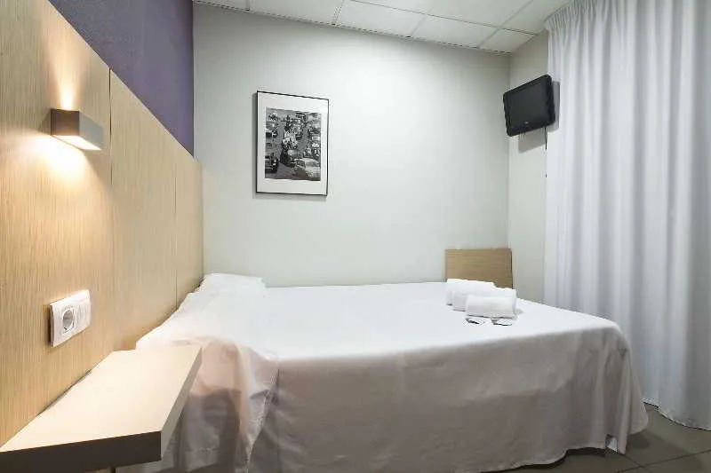 Room, Putxet by Gaiarooms, Barcelona