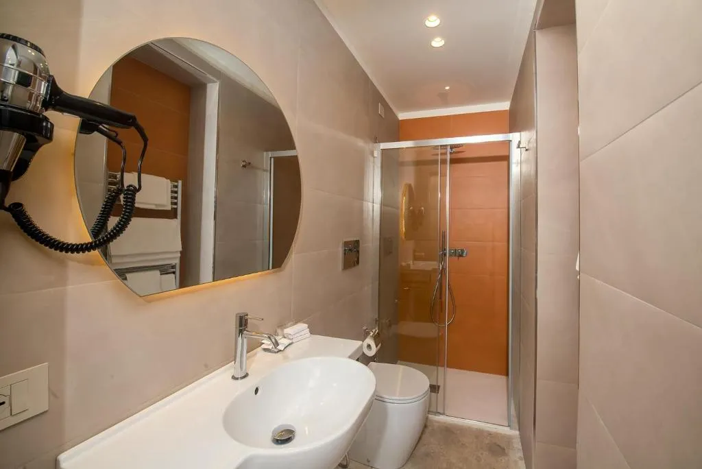 TRIPLE SUPERIOR Room, Hotel Vittoria, Naples