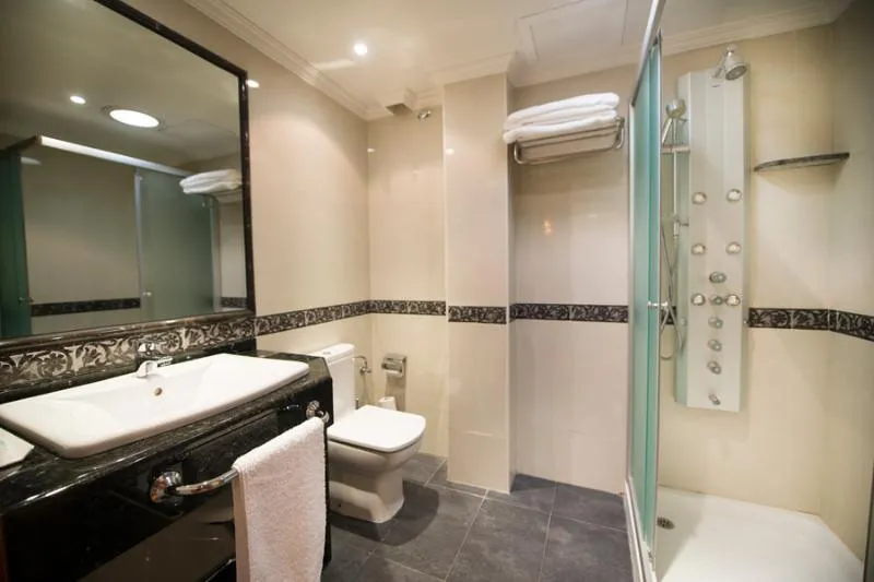 TRIPLE THREE BEDS Room, Hospederia La Canada, Madrid