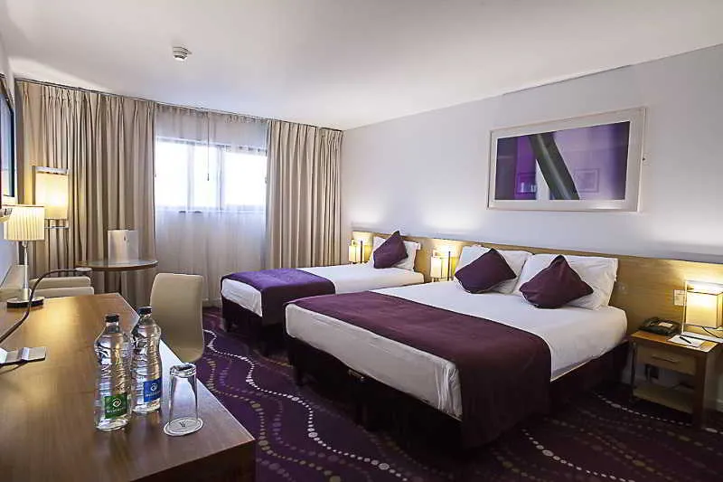TWIN STANDARD Room, Louis Fitzgerald Hotel, Dublin