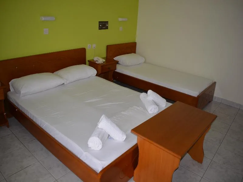 STUDIO CAPACITY 3 Room, Montes Studios & Apartments, Zante