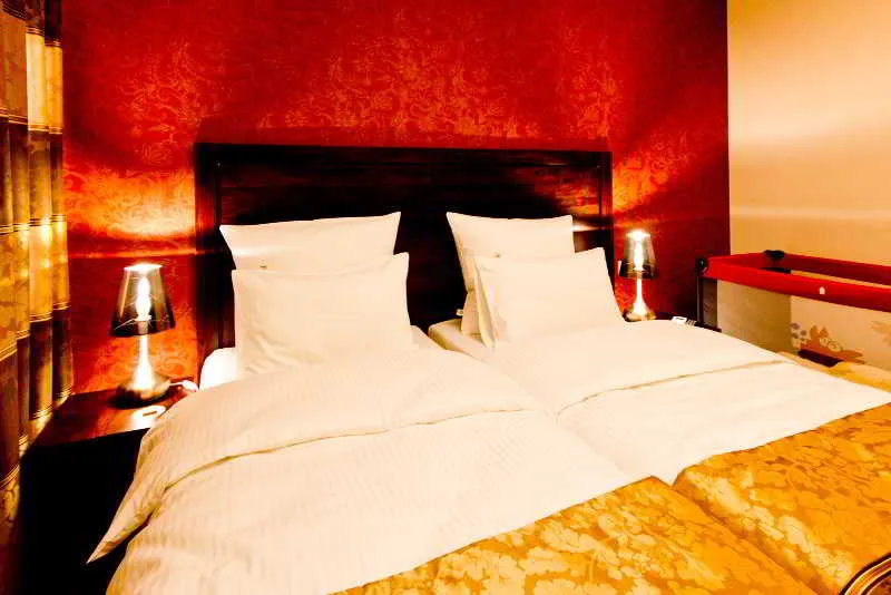 Room, Columbus, Krakow