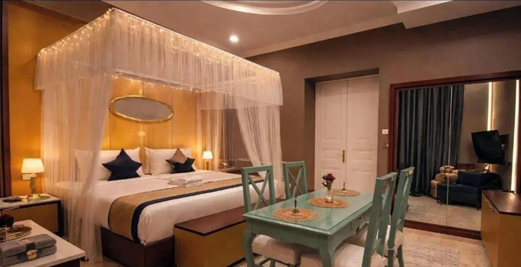 Room, Ga Plus, Cairo