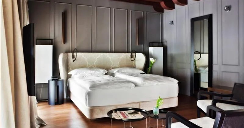 Room, CoolRooms Palacio Villapanes 5 GL, Seville