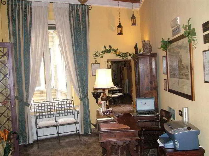 Room, I Visconti, Naples