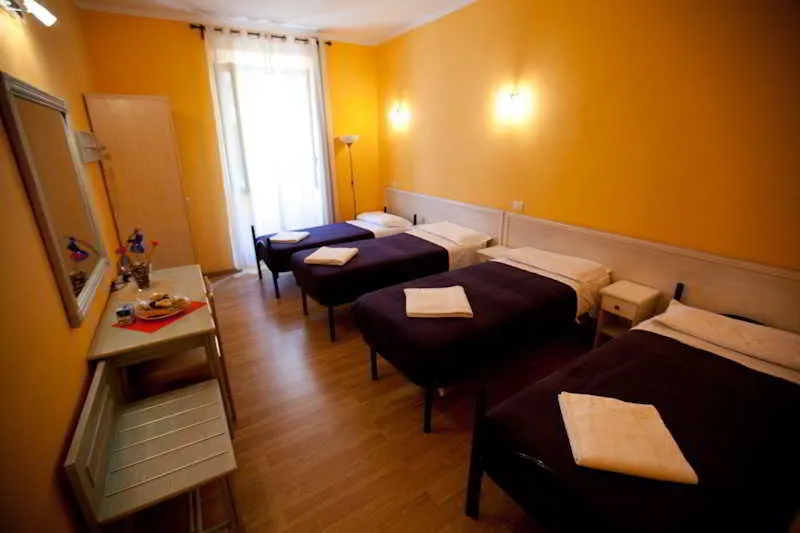 Room, B & T Rooms Trani, Naples