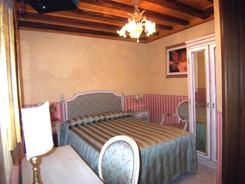 Room, Alloggi Sardegna, Venice
