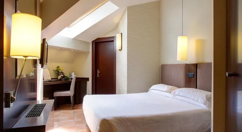 Double or Twin STANDARD Room, Th Roma - Carpegna Palace, Rome