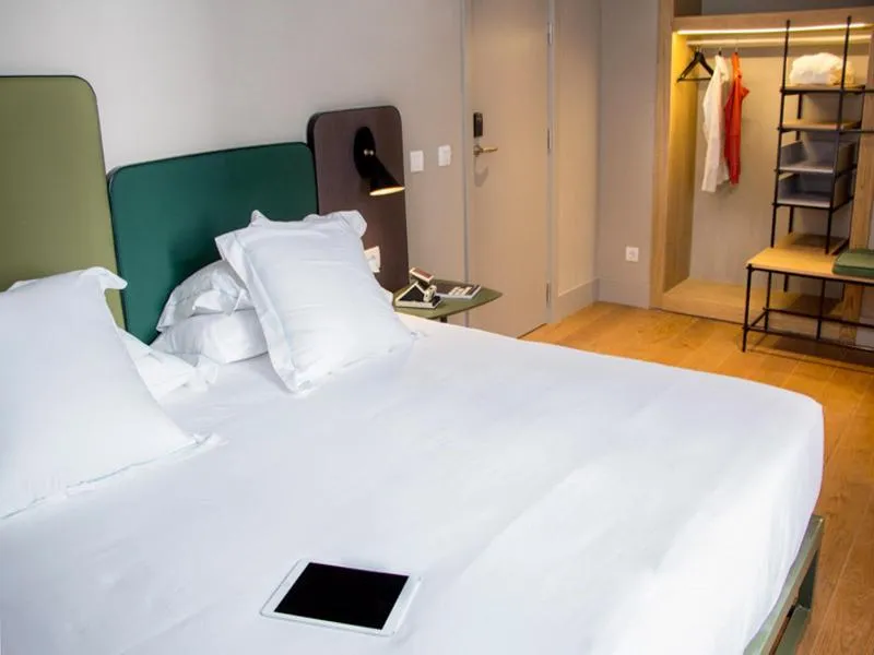 Room, One Shot Colon 46, Valencia