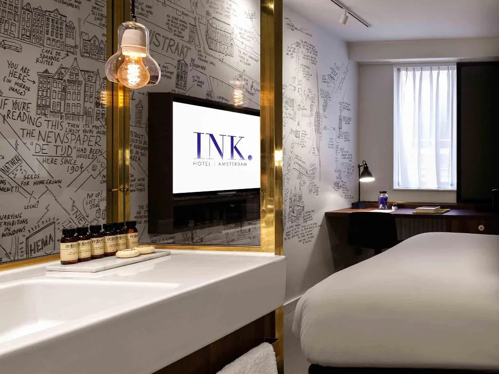 DOUBLE DELUXE KING BED Room, Ink Hotel Amsterdam - MGallery Collection, Amsterdam