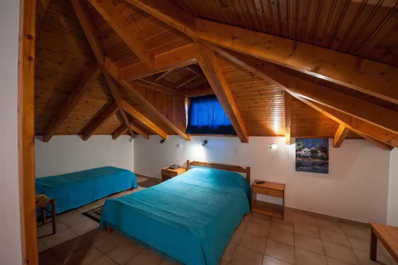 Room, Athina, Kalamata