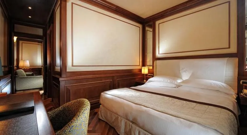 JUNIOR SUITE CAPACITY 3 Room, Manzoni, Milan