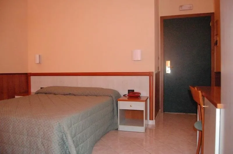 SINGLE STANDARD Room, Laurence, Rome