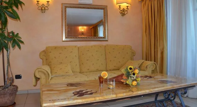 Lobby, Kalos, Catania
