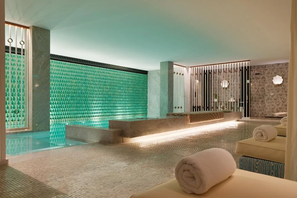 Pool, The One Monumental Palace, Porto