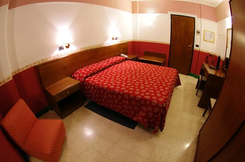 TRIPLE STANDARD Room, Hotel Iris Crillon, Rome